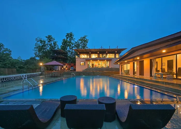 Stayvista'S Lake Mansion - Lakeside Villa With Mountain View, Large Pool & Sprawling Lawn Lonavala